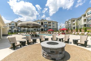 Outdoor fire pit